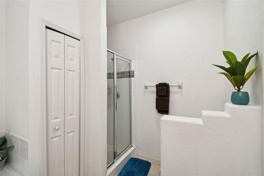 En Venta: $375,000 (4 camas, 3 baños, 1962 Pies cuadrados)