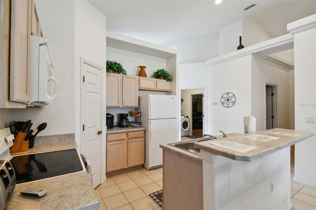 En Venta: $375,000 (4 camas, 3 baños, 1962 Pies cuadrados)