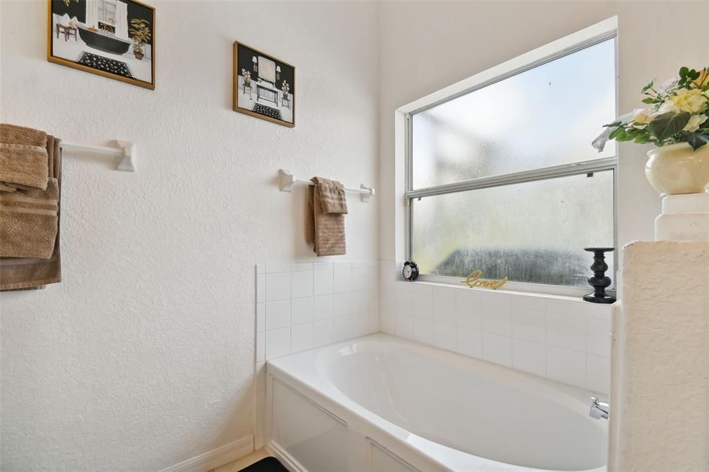 En Venta: $375,000 (4 camas, 3 baños, 1962 Pies cuadrados)