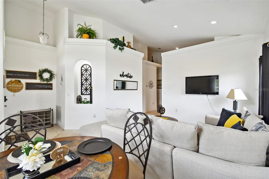 En Venta: $375,000 (4 camas, 3 baños, 1962 Pies cuadrados)