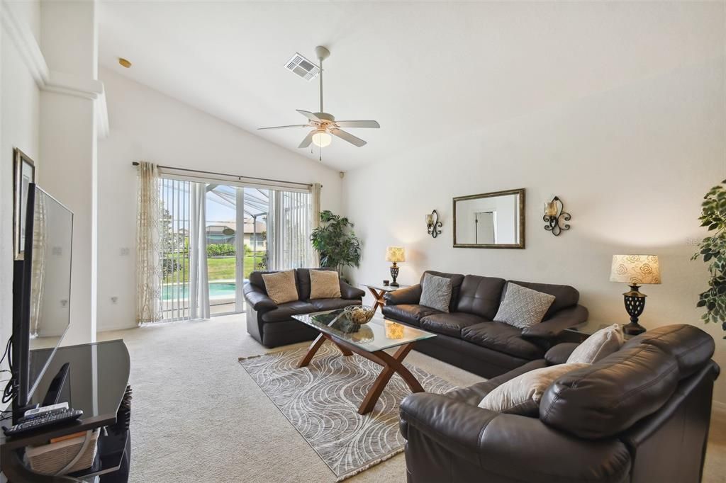 En Venta: $375,000 (4 camas, 3 baños, 1962 Pies cuadrados)