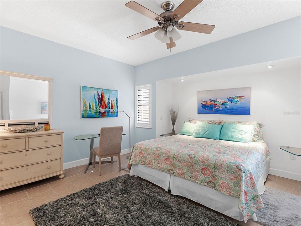 For Sale: $975,000 (2 beds, 2 baths, 1762 Square Feet)