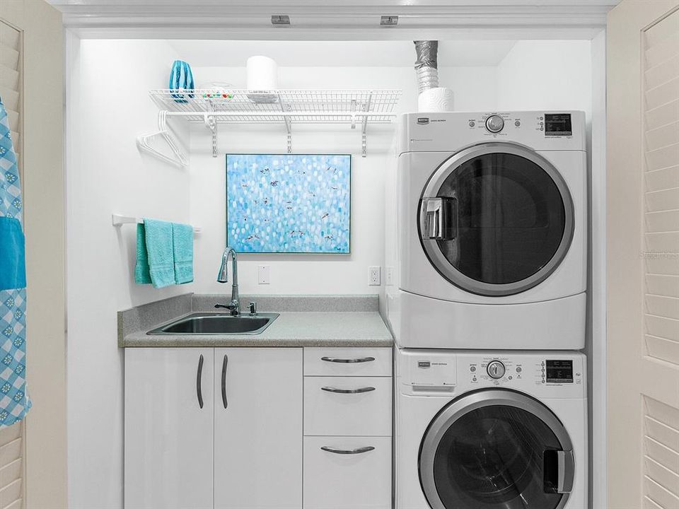 For Sale: $975,000 (2 beds, 2 baths, 1762 Square Feet)