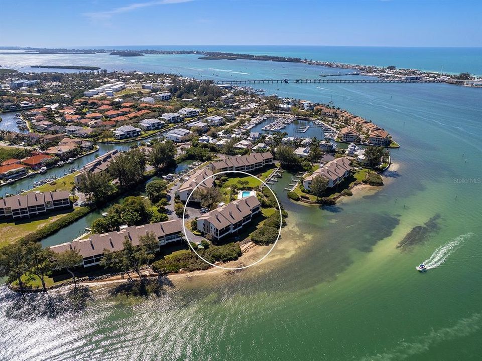 For Sale: $975,000 (2 beds, 2 baths, 1762 Square Feet)