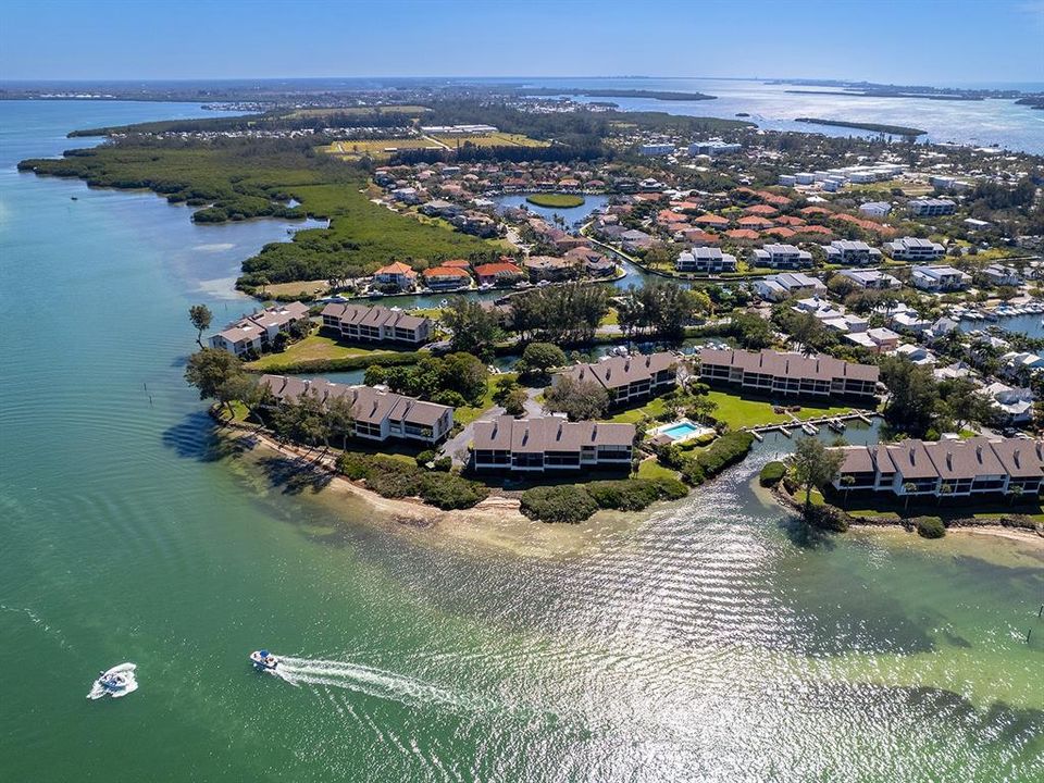 For Sale: $975,000 (2 beds, 2 baths, 1762 Square Feet)