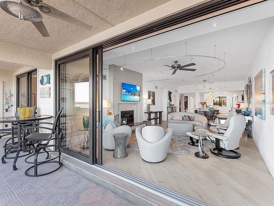 For Sale: $975,000 (2 beds, 2 baths, 1762 Square Feet)