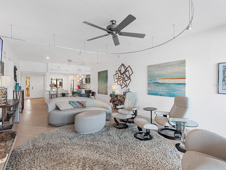 For Sale: $975,000 (2 beds, 2 baths, 1762 Square Feet)