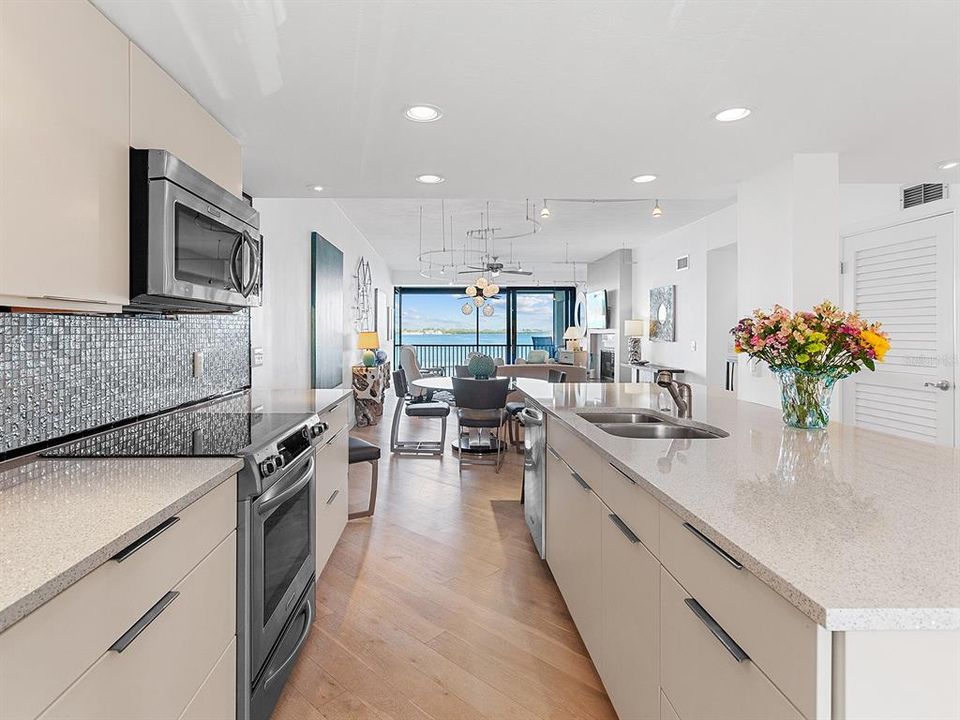 For Sale: $975,000 (2 beds, 2 baths, 1762 Square Feet)