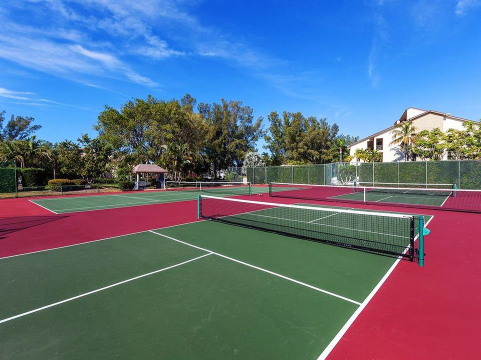 For Sale: $975,000 (2 beds, 2 baths, 1762 Square Feet)