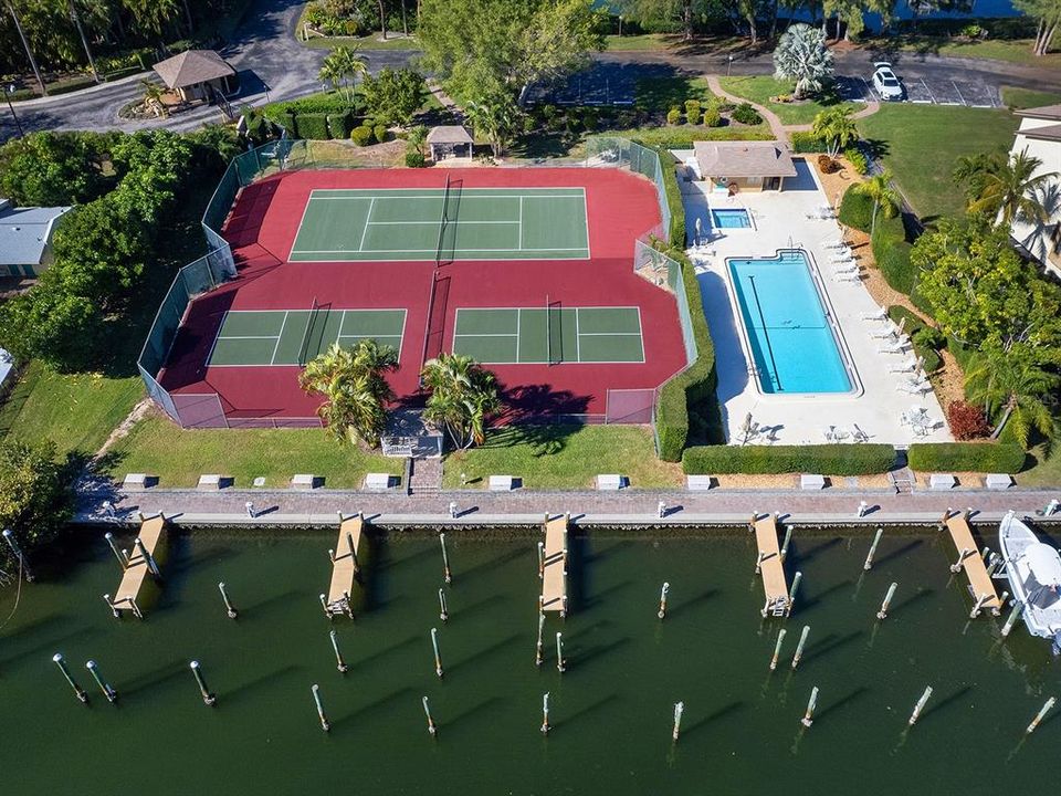 For Sale: $975,000 (2 beds, 2 baths, 1762 Square Feet)