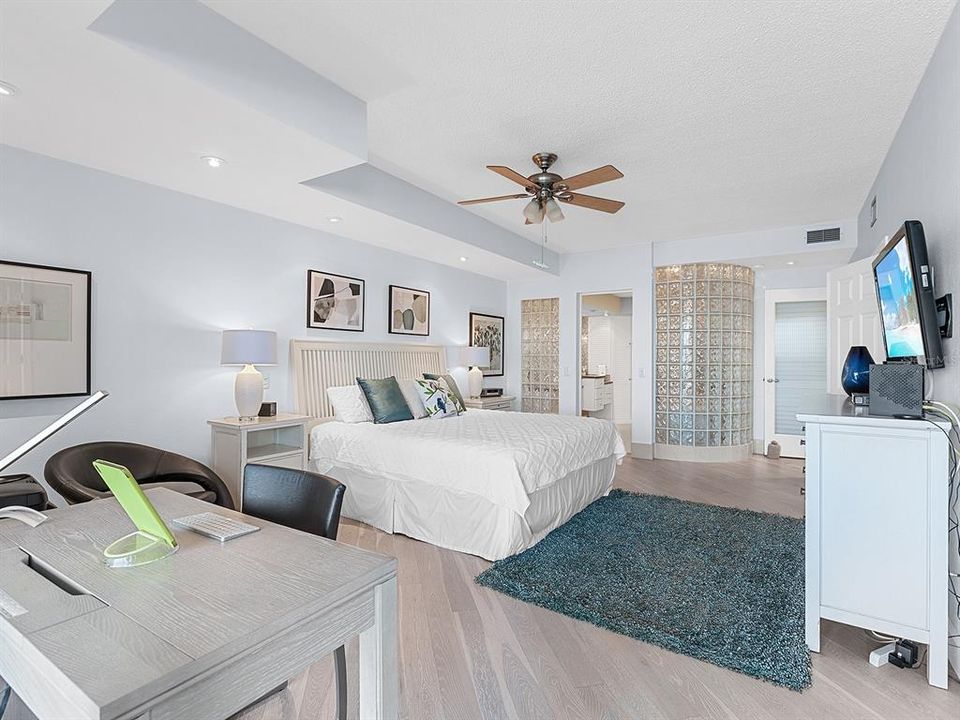 For Sale: $975,000 (2 beds, 2 baths, 1762 Square Feet)