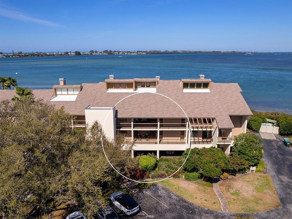 For Sale: $975,000 (2 beds, 2 baths, 1762 Square Feet)