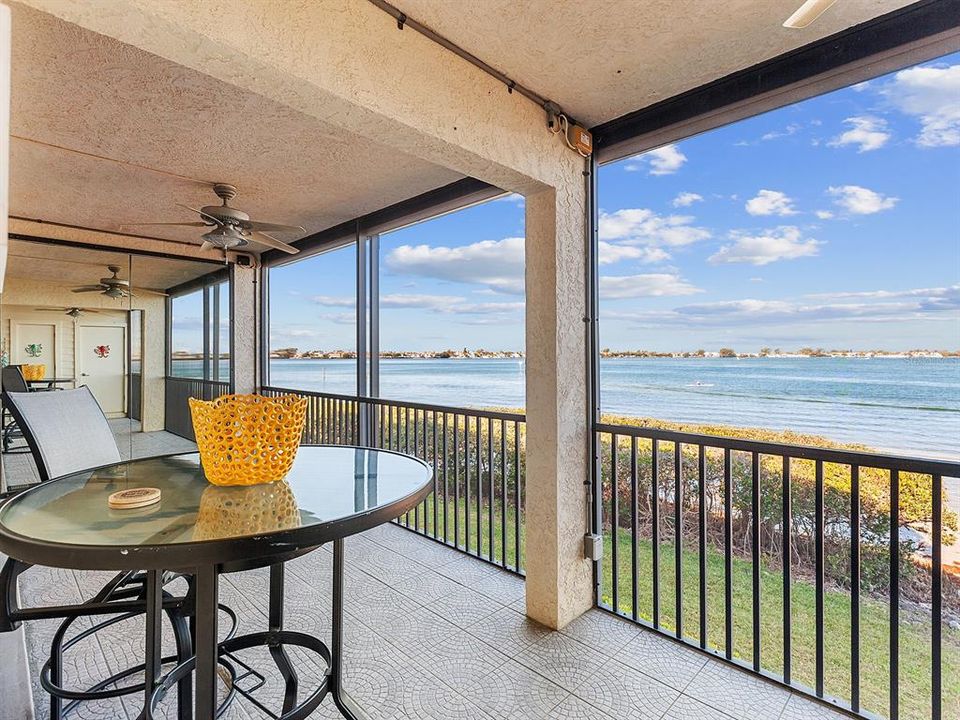 For Sale: $975,000 (2 beds, 2 baths, 1762 Square Feet)