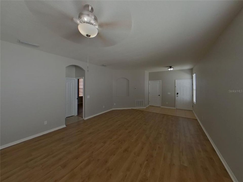 Active With Contract: $1,989 (3 beds, 2 baths, 1616 Square Feet)