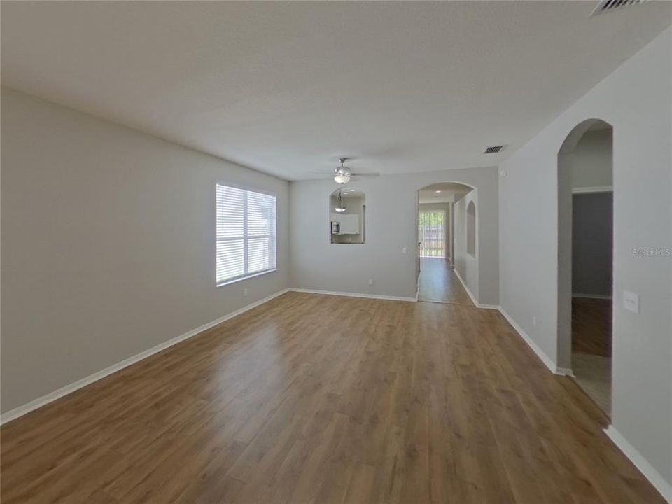 Active With Contract: $1,989 (3 beds, 2 baths, 1616 Square Feet)