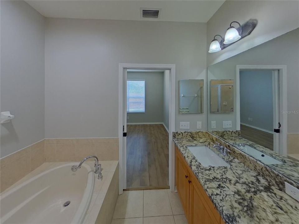 Active With Contract: $1,989 (3 beds, 2 baths, 1616 Square Feet)