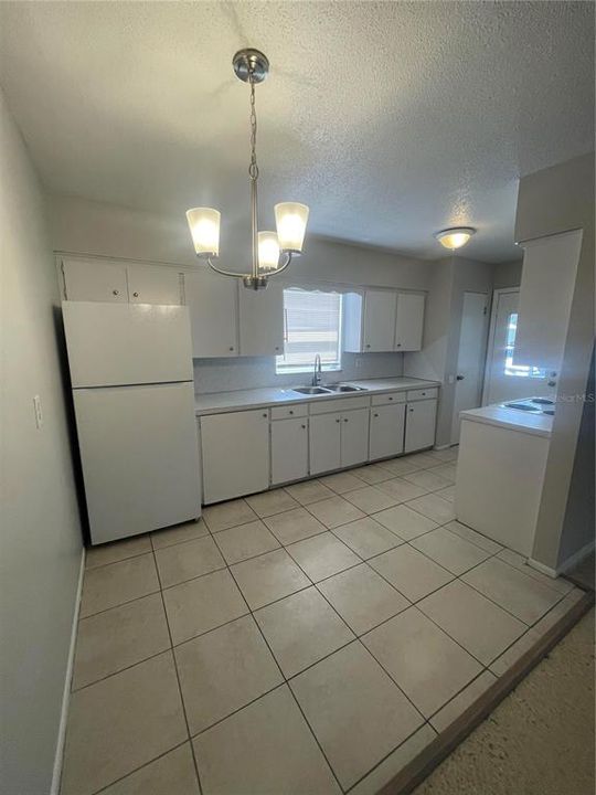 For Rent: $1,350 (2 beds, 1 baths, 1000 Square Feet)