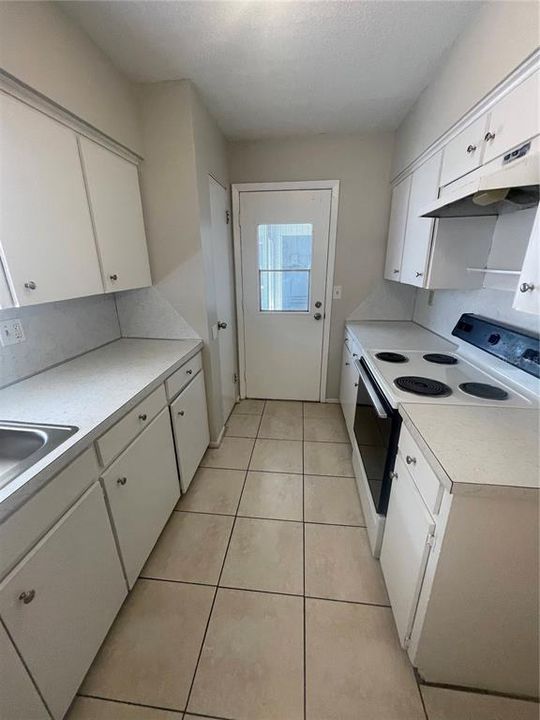 For Rent: $1,350 (2 beds, 1 baths, 1000 Square Feet)