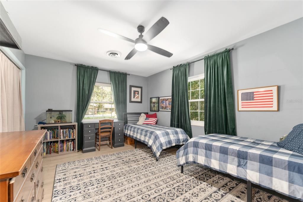 Active With Contract: $500,000 (3 beds, 2 baths, 1794 Square Feet)