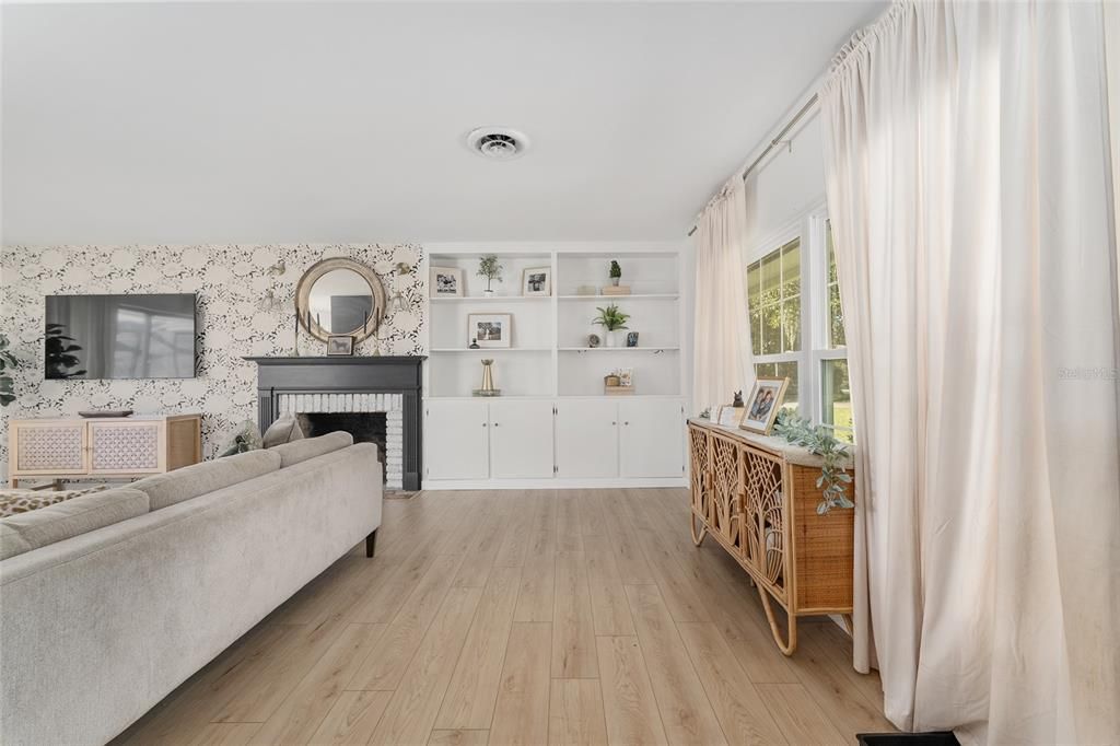 Active With Contract: $500,000 (3 beds, 2 baths, 1794 Square Feet)