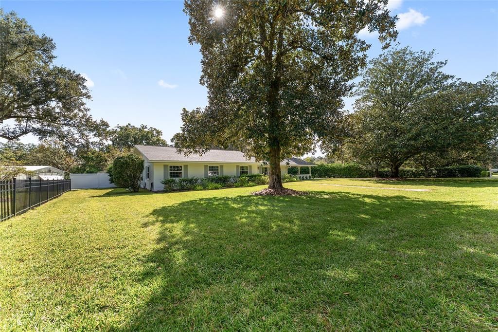 Active With Contract: $500,000 (3 beds, 2 baths, 1794 Square Feet)