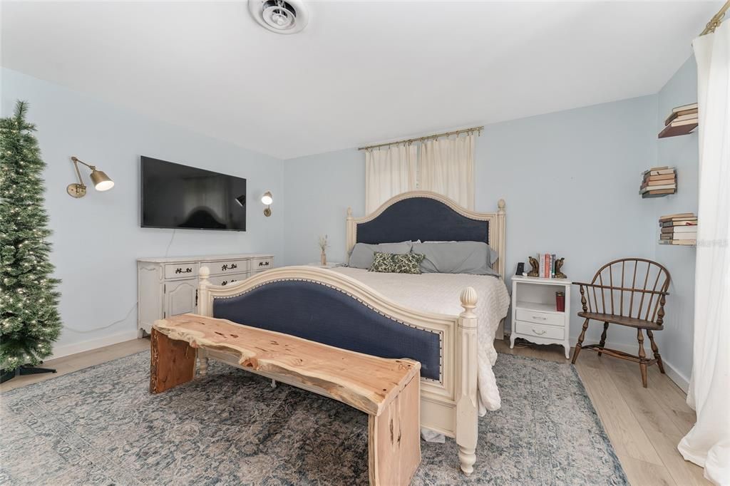 Active With Contract: $500,000 (3 beds, 2 baths, 1794 Square Feet)