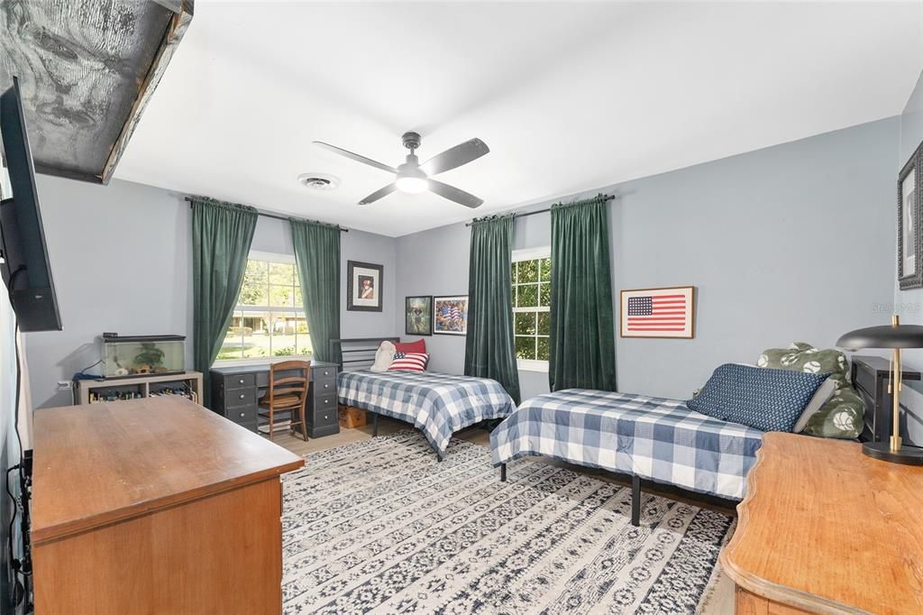 Active With Contract: $500,000 (3 beds, 2 baths, 1794 Square Feet)