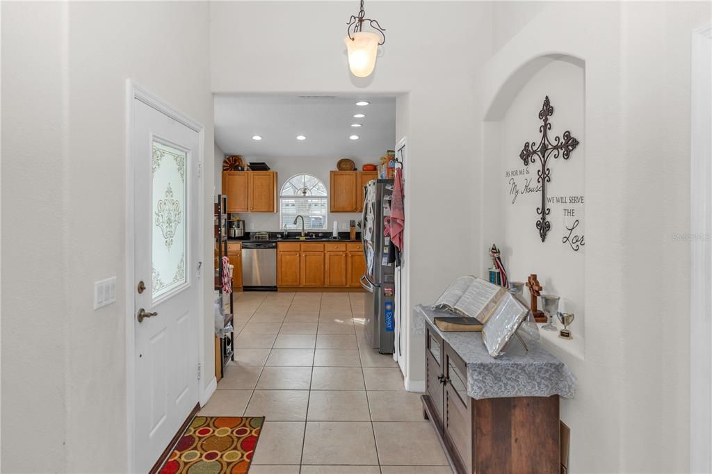 En Venta: $350,000 (4 camas, 2 baños, 1870 Pies cuadrados)