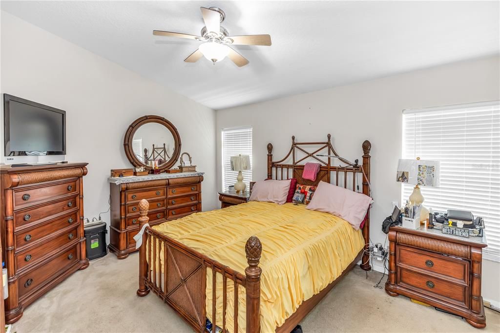 En Venta: $350,000 (4 camas, 2 baños, 1870 Pies cuadrados)