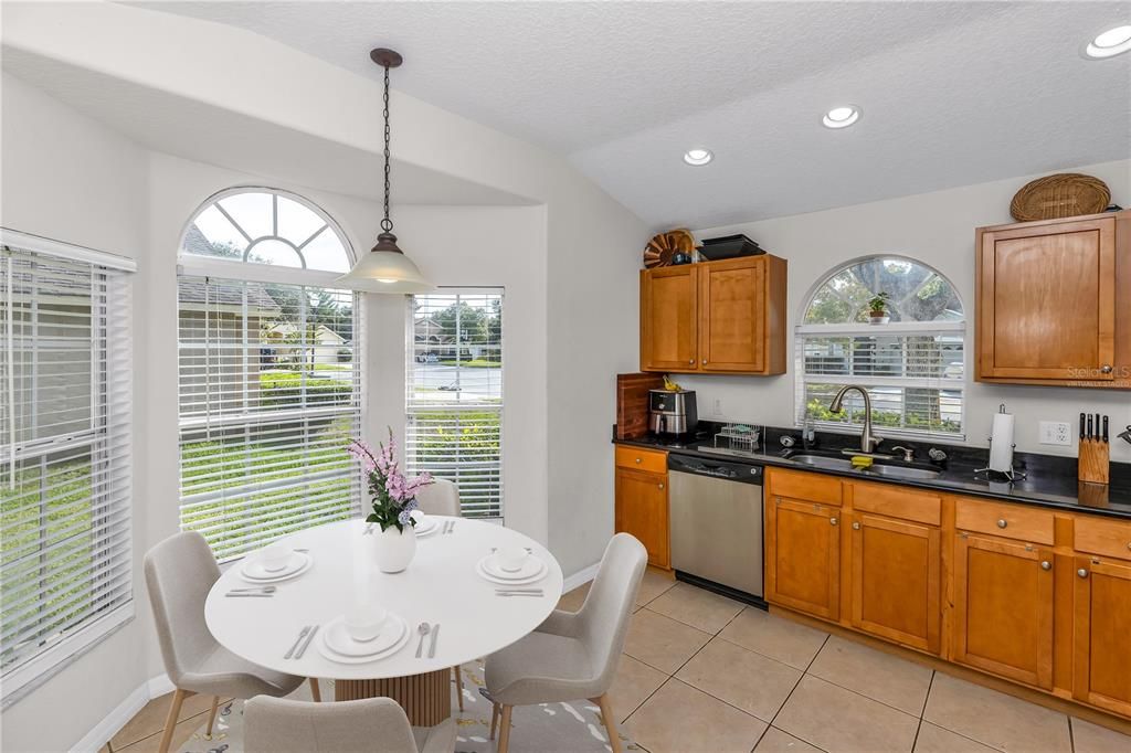 En Venta: $350,000 (4 camas, 2 baños, 1870 Pies cuadrados)