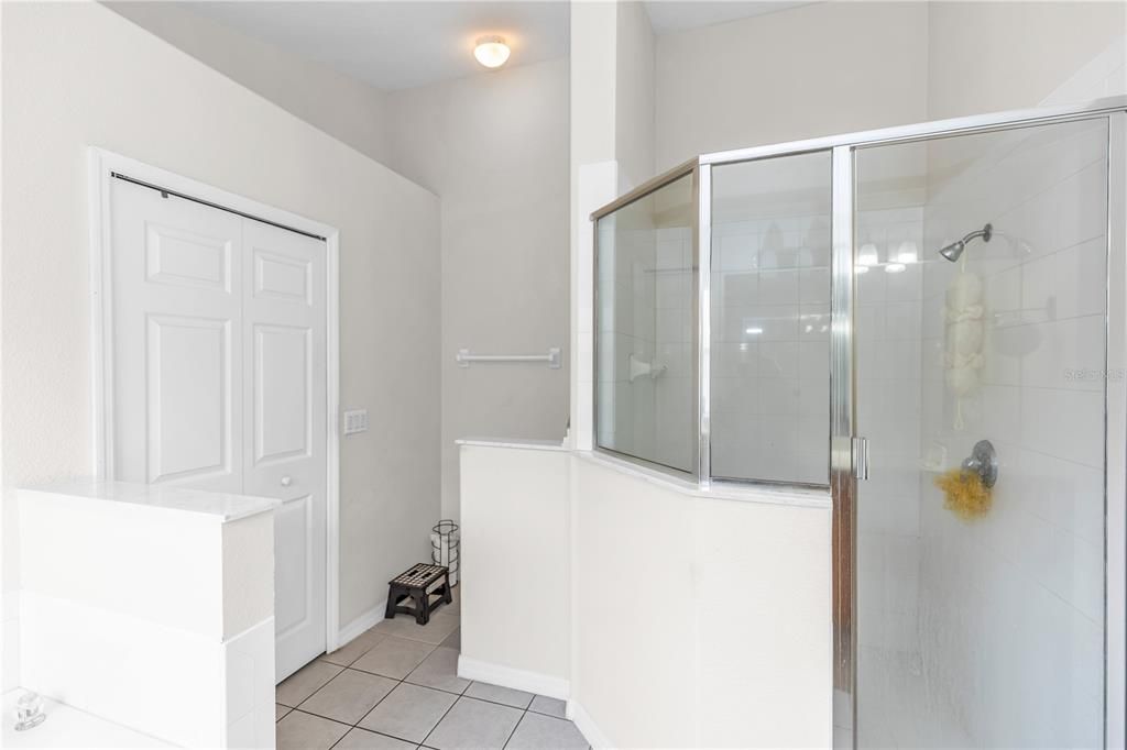 En Venta: $350,000 (4 camas, 2 baños, 1870 Pies cuadrados)