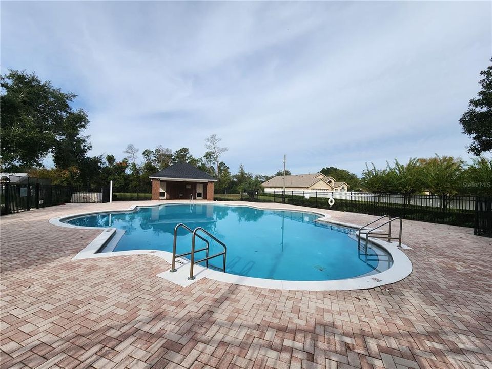 En Venta: $350,000 (4 camas, 2 baños, 1870 Pies cuadrados)