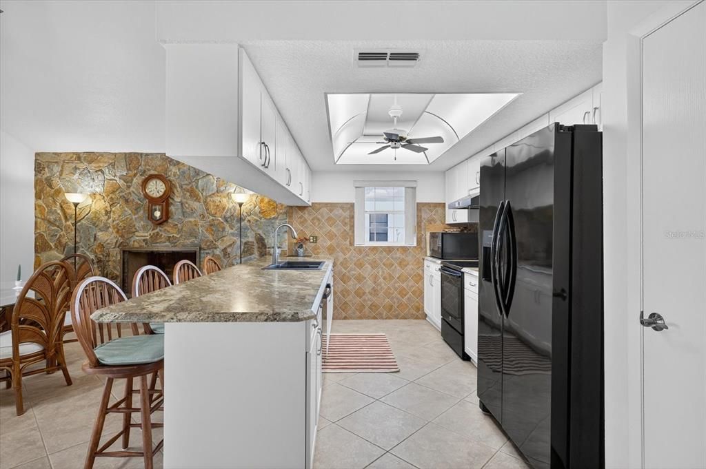 En Venta: $349,725 (3 camas, 2 baños, 1943 Pies cuadrados)