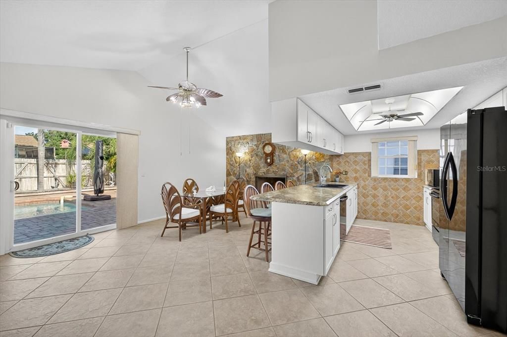 En Venta: $349,725 (3 camas, 2 baños, 1943 Pies cuadrados)