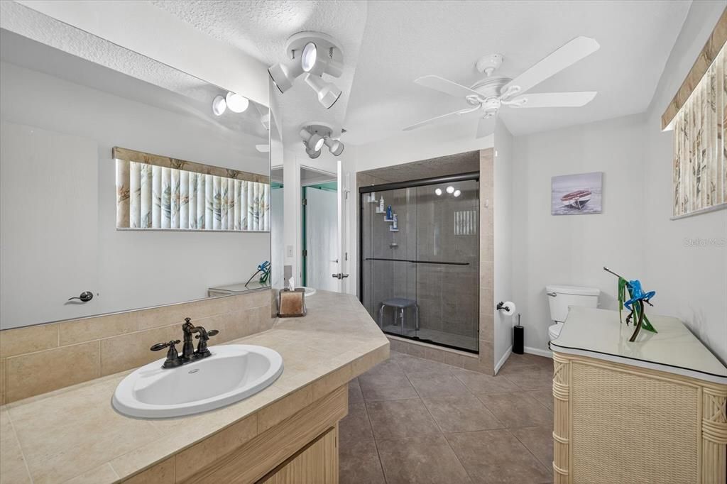 En Venta: $349,725 (3 camas, 2 baños, 1943 Pies cuadrados)