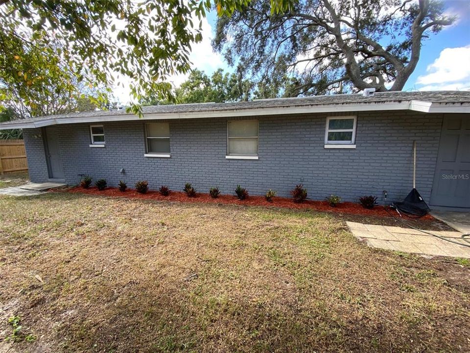 出租: $1,425 (2 贝兹, 1 浴室, 1404 平方英尺)