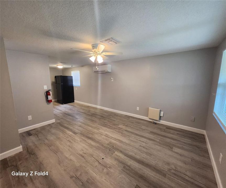 出租: $1,425 (2 贝兹, 1 浴室, 1404 平方英尺)