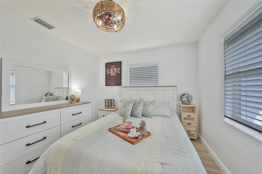 合同活跃: $330,000 (3 贝兹, 2 浴室, 1523 平方英尺)