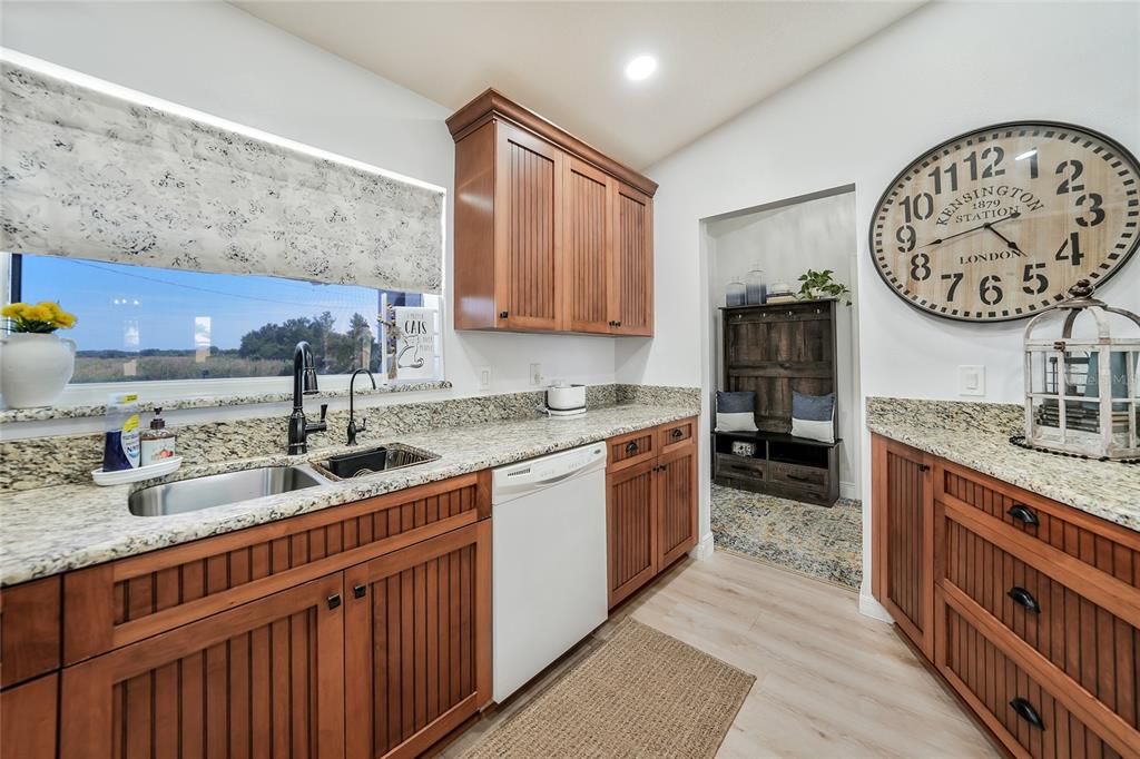 合同活跃: $330,000 (3 贝兹, 2 浴室, 1523 平方英尺)