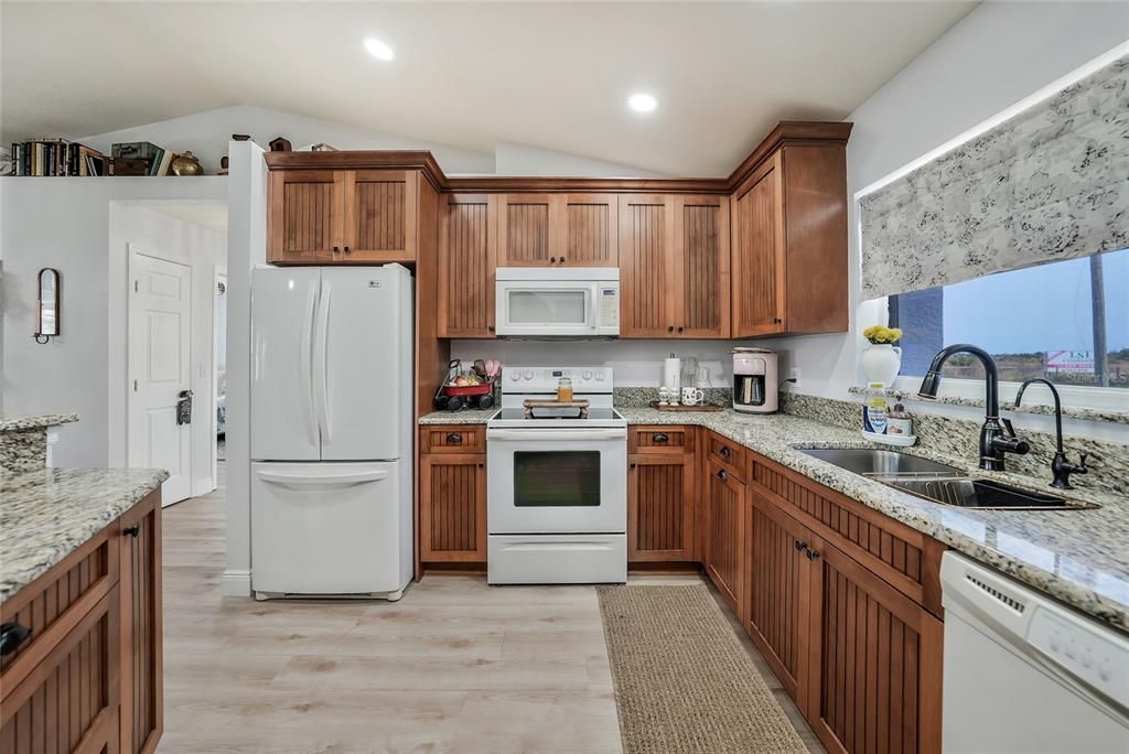 合同活跃: $330,000 (3 贝兹, 2 浴室, 1523 平方英尺)