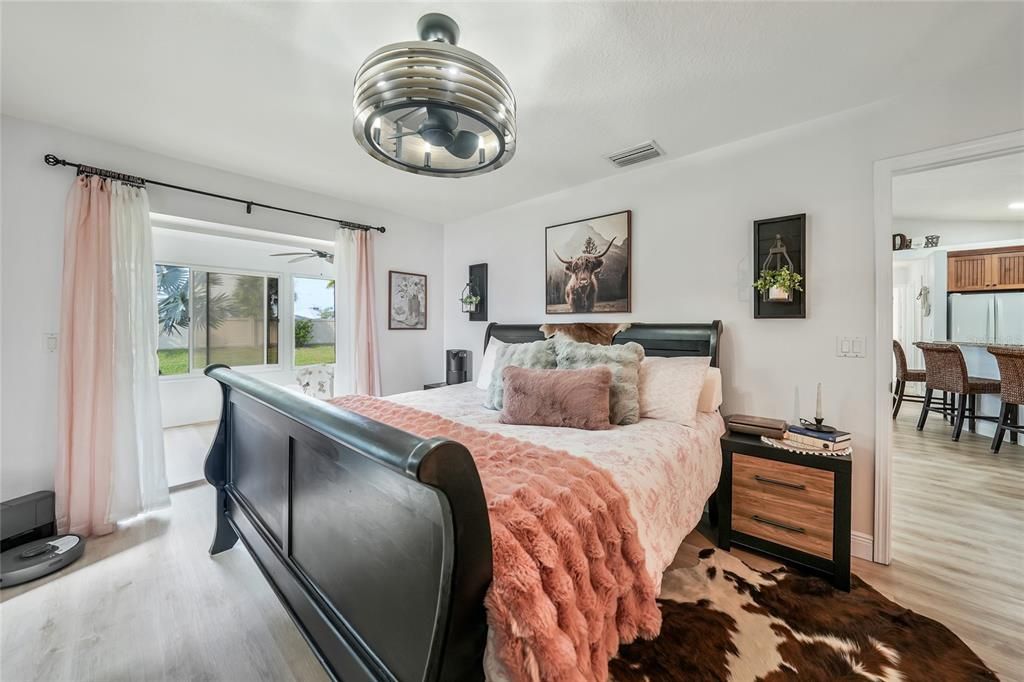 合同活跃: $330,000 (3 贝兹, 2 浴室, 1523 平方英尺)