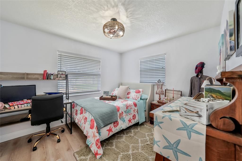 合同活跃: $330,000 (3 贝兹, 2 浴室, 1523 平方英尺)