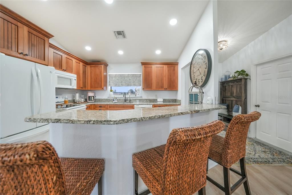 合同活跃: $330,000 (3 贝兹, 2 浴室, 1523 平方英尺)