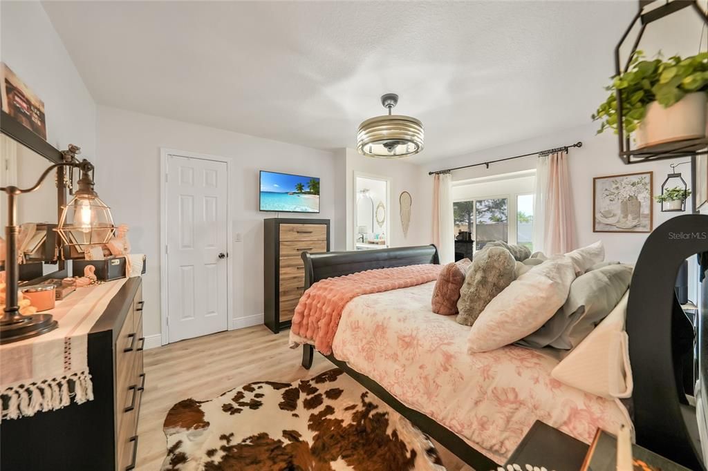 合同活跃: $330,000 (3 贝兹, 2 浴室, 1523 平方英尺)