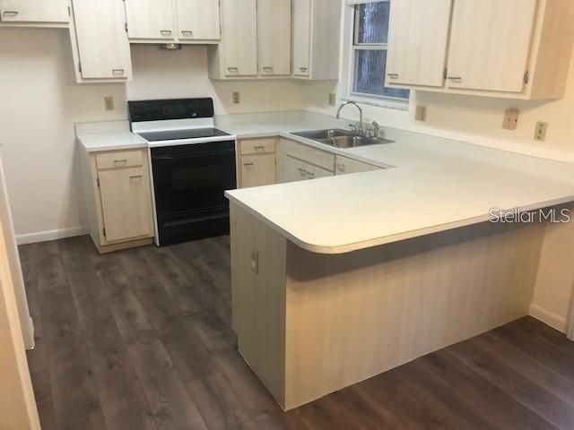 合同活跃: $249,950 (3 贝兹, 2 浴室, 1232 平方英尺)