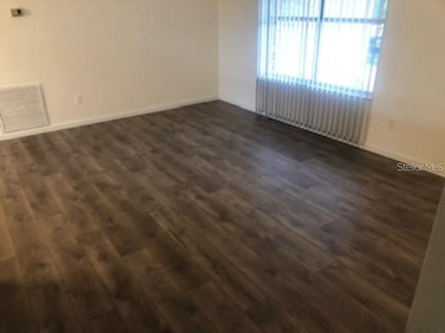 合同活跃: $249,950 (3 贝兹, 2 浴室, 1232 平方英尺)