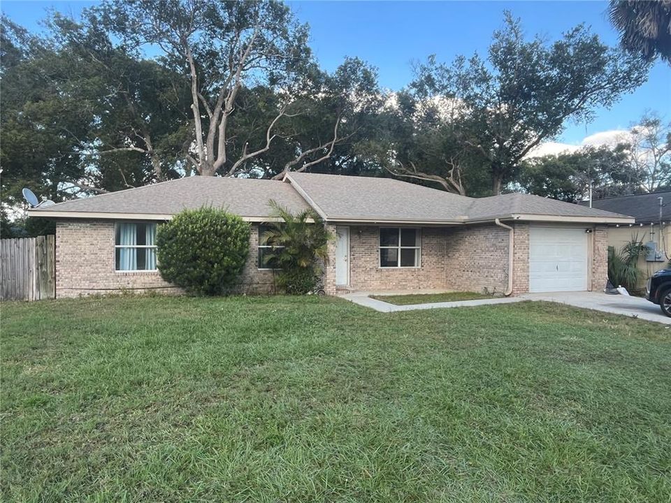 合同活跃: $249,950 (3 贝兹, 2 浴室, 1232 平方英尺)