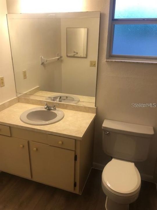 合同活跃: $249,950 (3 贝兹, 2 浴室, 1232 平方英尺)