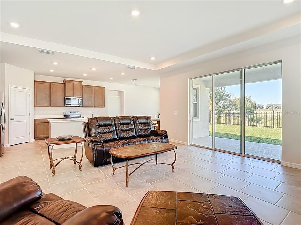 На продажу: $582,900 (4 спален, 3 ванн, 2828 Квадратных фут)