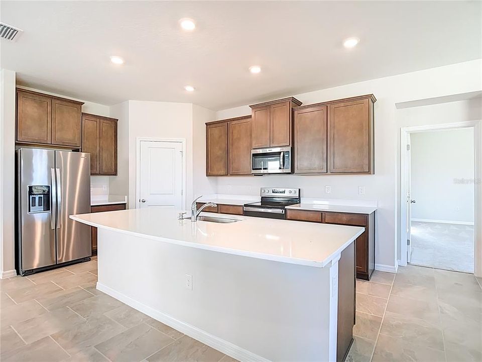 На продажу: $582,900 (4 спален, 3 ванн, 2828 Квадратных фут)